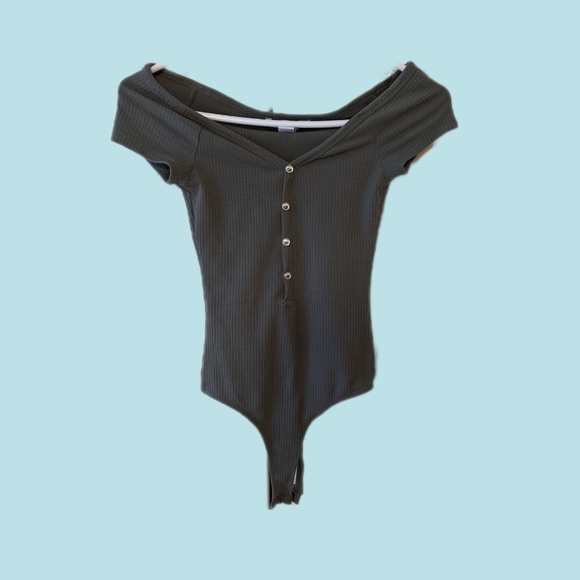 Green button up bodysuit - Picture 2 of 4